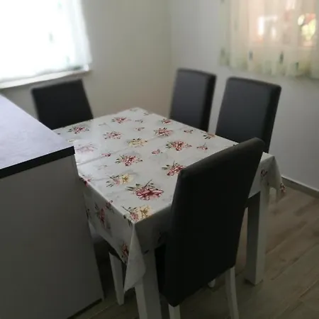 Nekic Apartment *